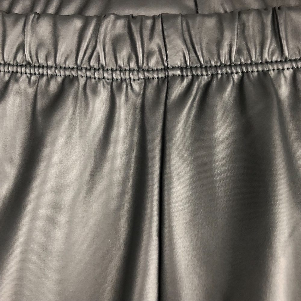 Stretchy  Faux leather leggings - Picture 6 of 8